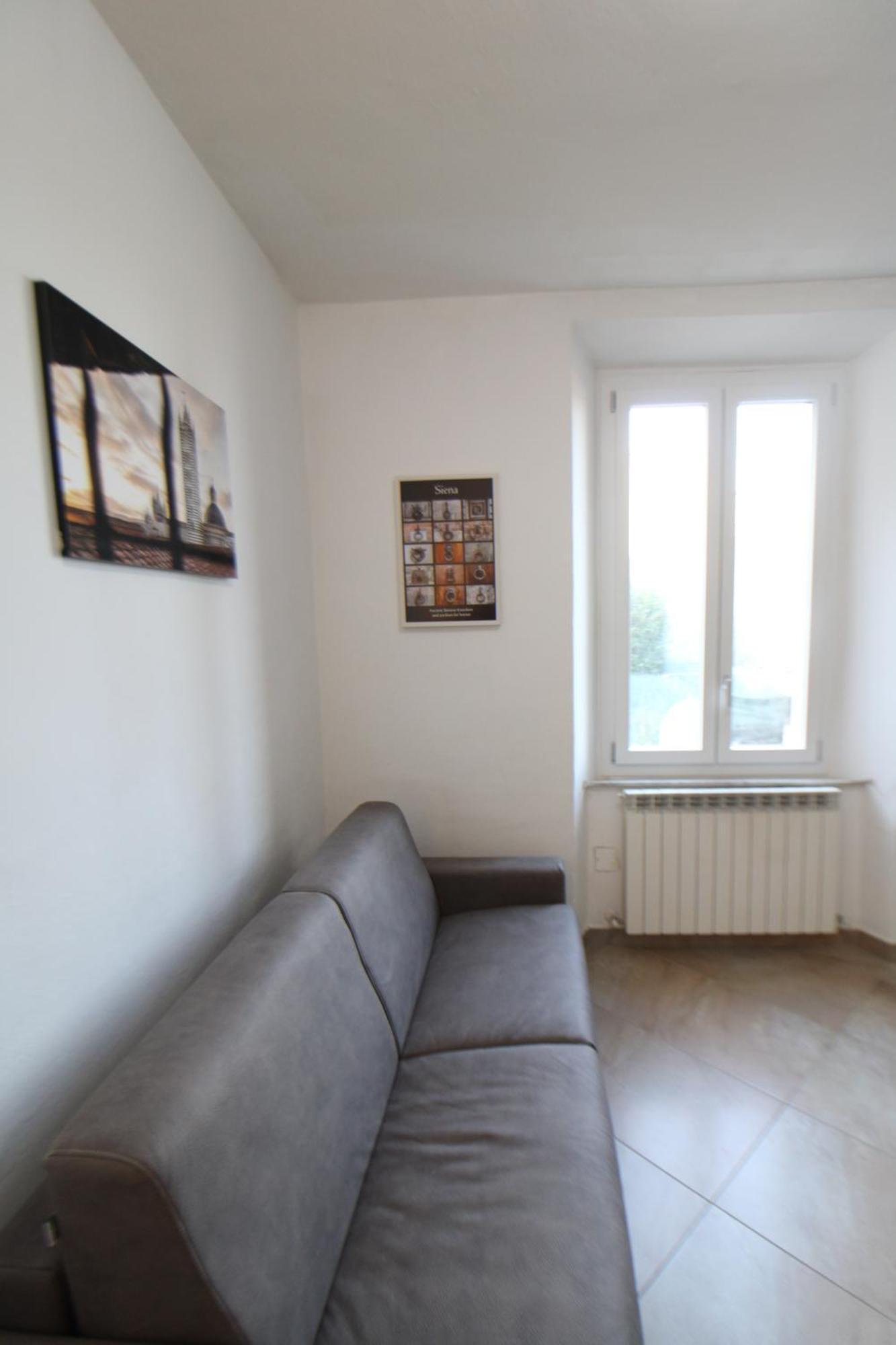 The House Outside The Walls Sienne Extérieur photo